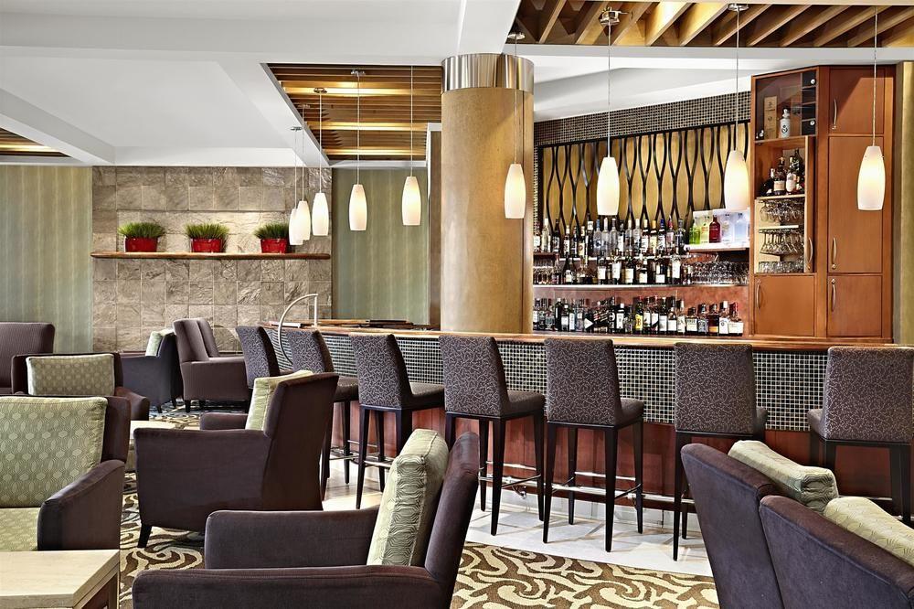Sheraton Cavalier Calgary Hotel Exterior foto