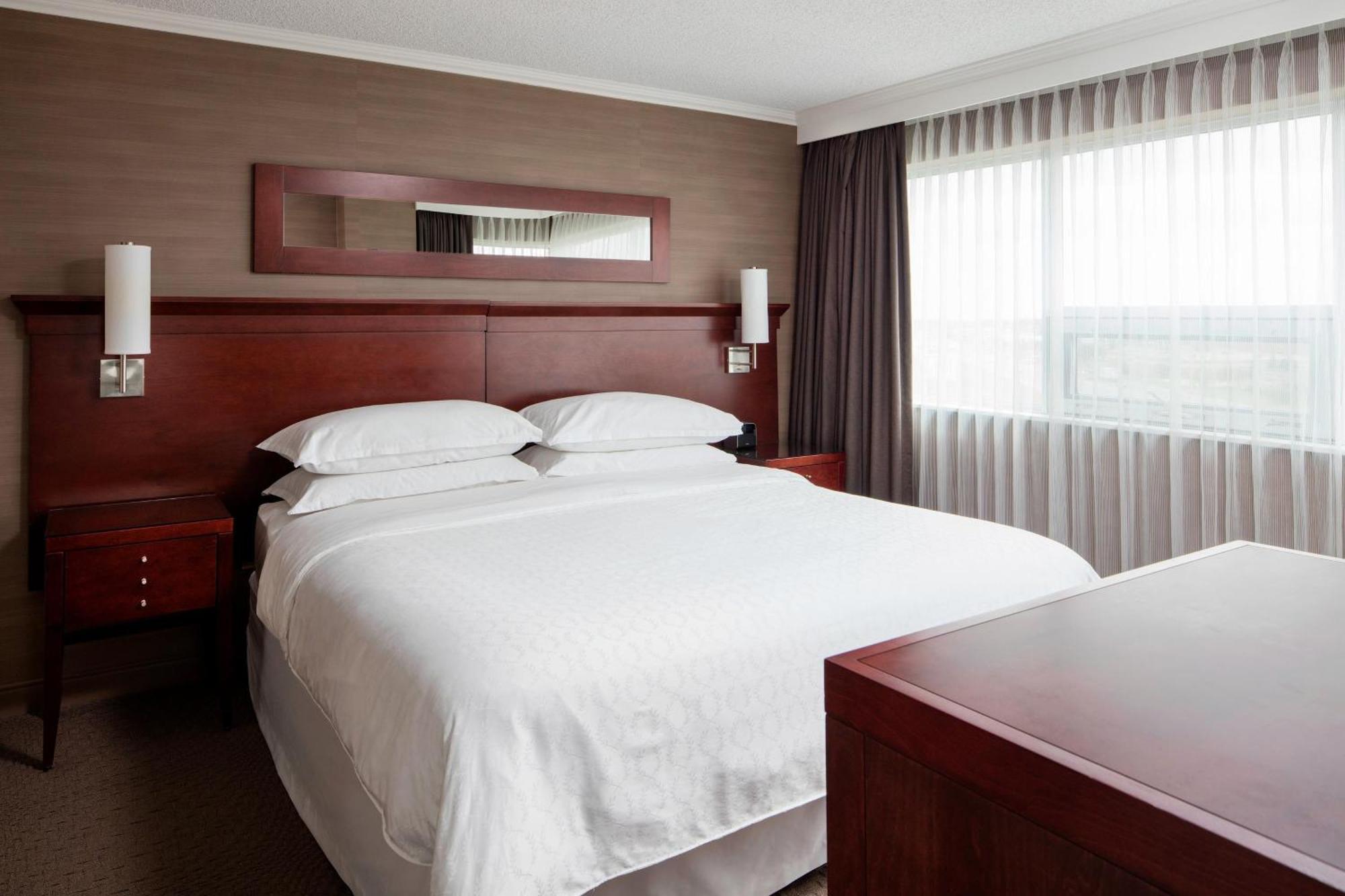 Sheraton Cavalier Calgary Hotel Exterior foto