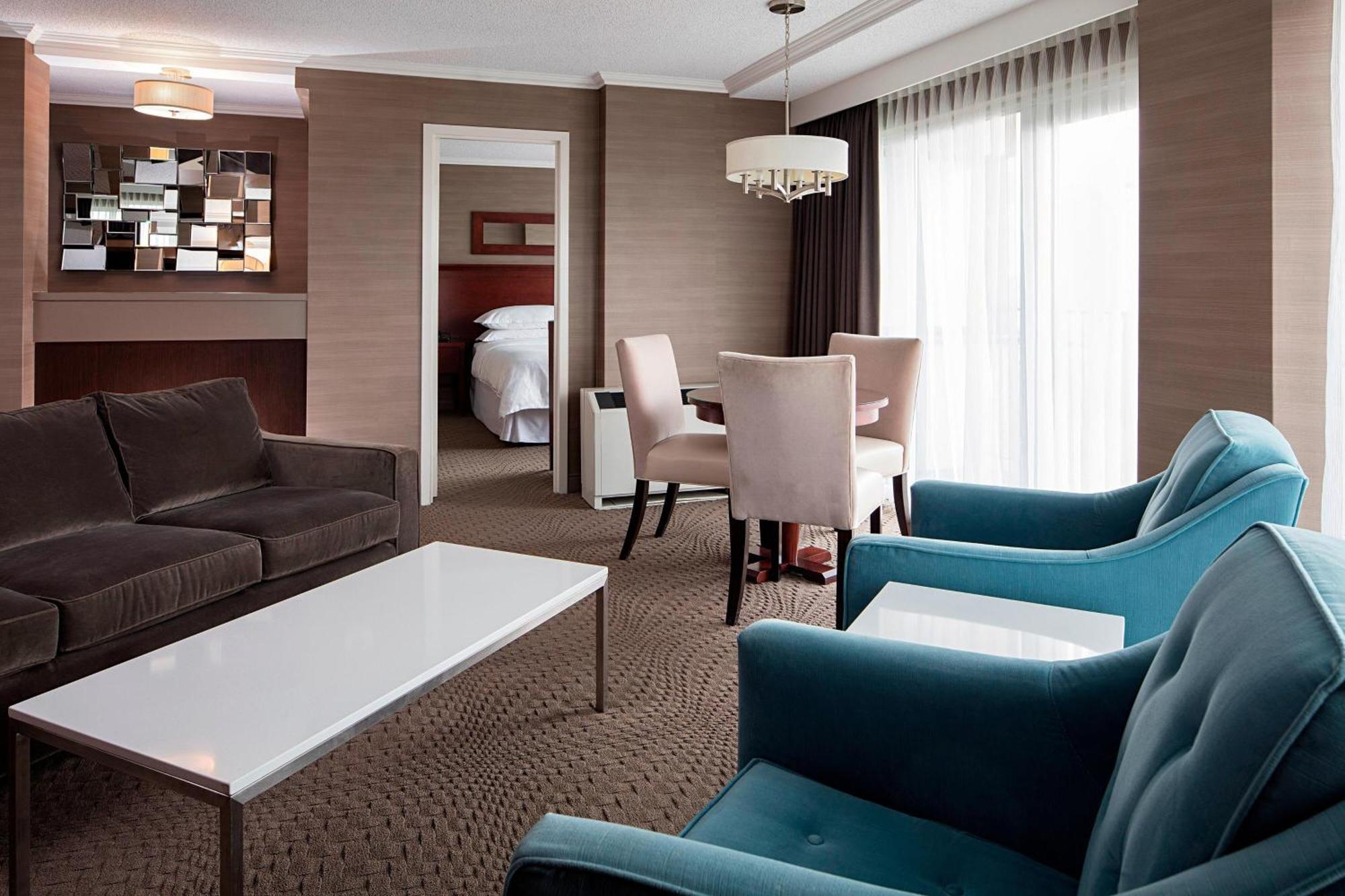 Sheraton Cavalier Calgary Hotel Exterior foto